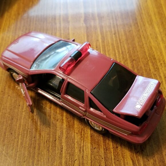 Minnesota State Police Road Champs die cast police car 1:43 scale - Picture 5 of 11